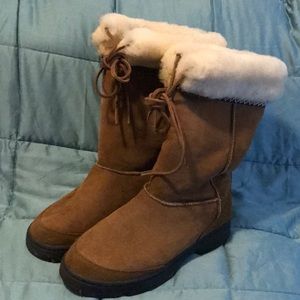 UGG Women’s Chestnut Brown Boots, size 9